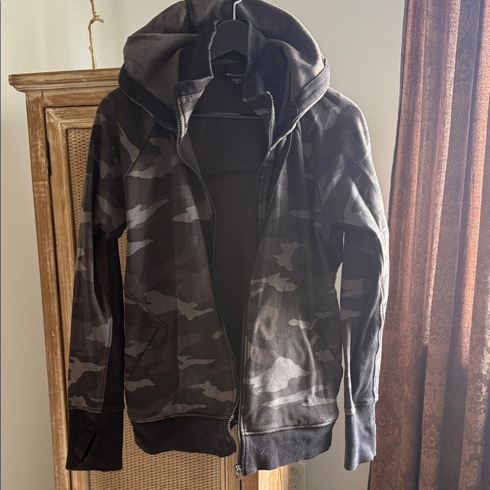 Athleta Triumph full-zip hoodie jacket in a black and gray camouflage print